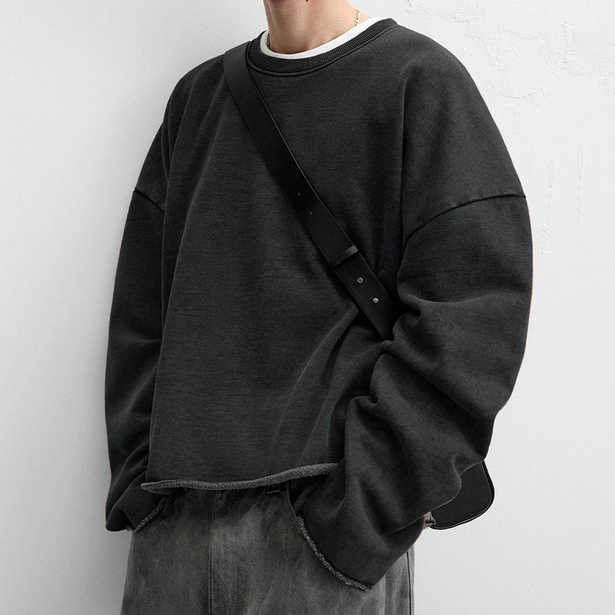 HOC Washed Raw Edge Sweater (Black)