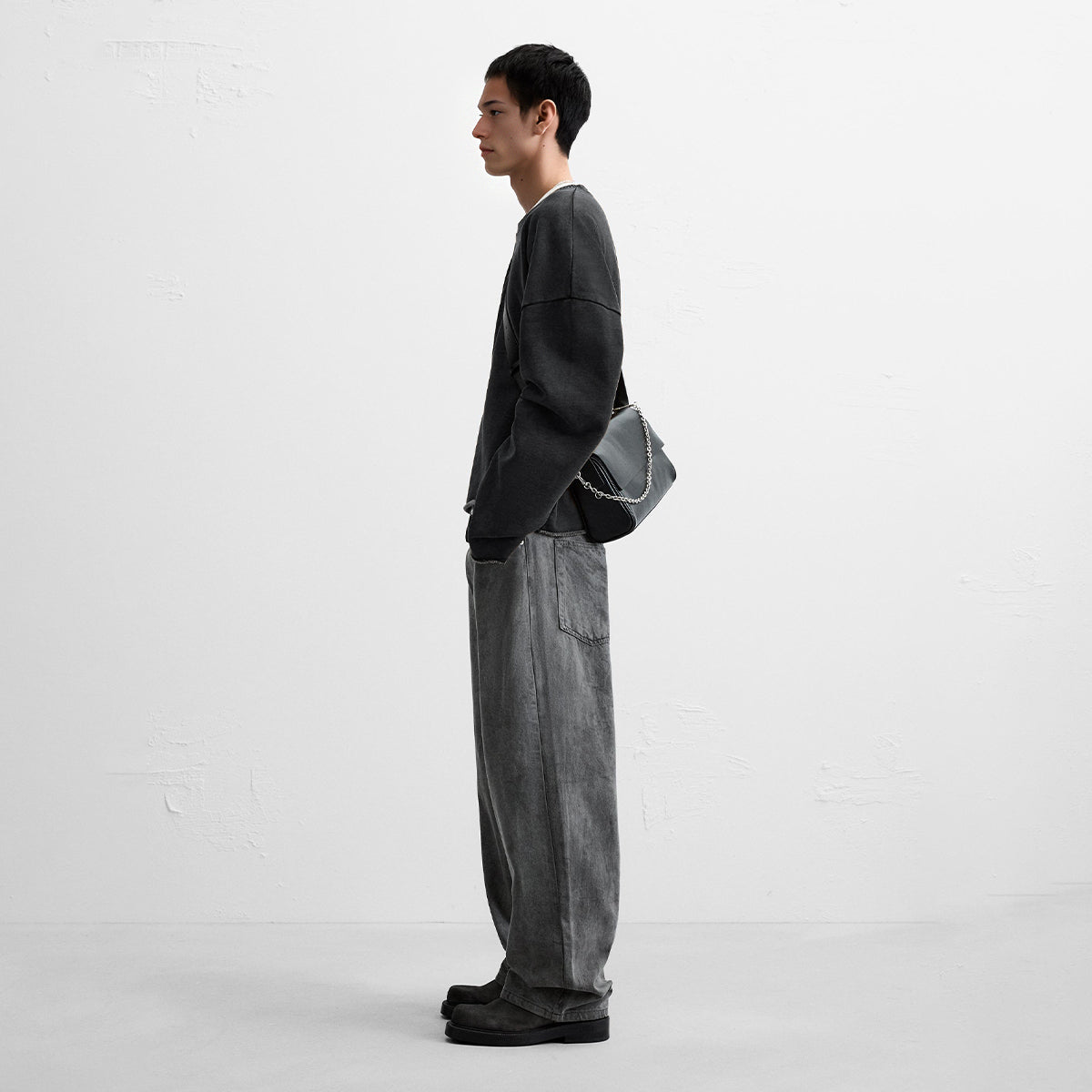 HOC Washed Raw Edge Sweater (Black)